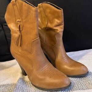 Women's Tan Western-Style Heeled Ankle Boots